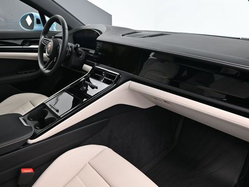 Certified 2026 Porsche Panamera image 13