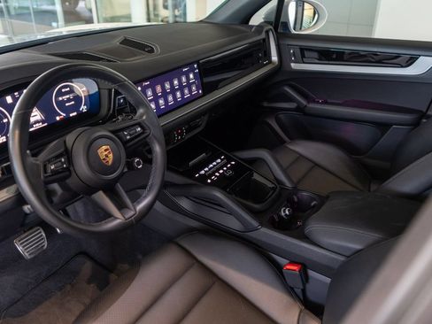 Used 2024 Porsche Cayenne S AWD/4WD image 5