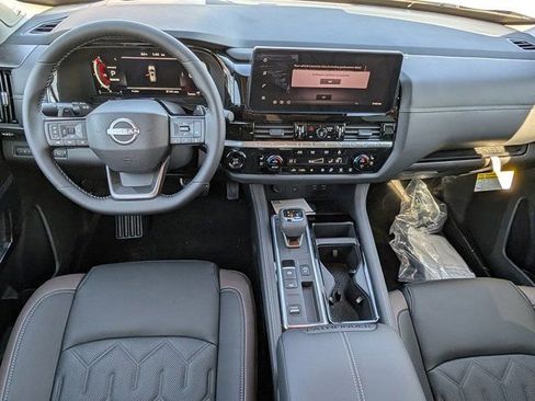 New 2026 Nissan Pathfinder Platinum image 17