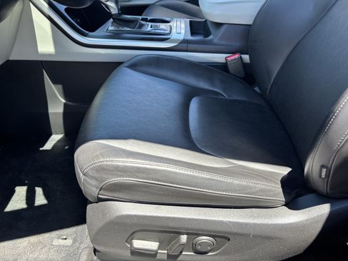 Certified 2024 Kia Carnival LX FWD image 19