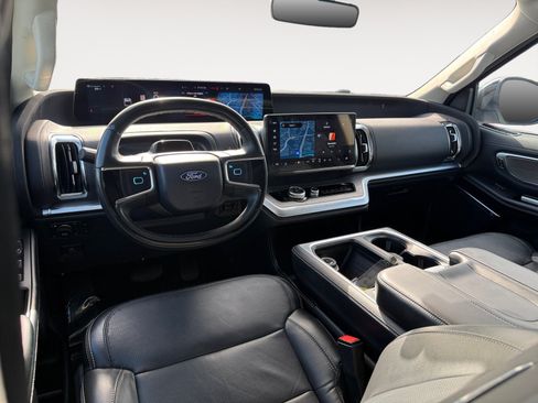 Certified 2025 Ford Expedition Platinum AWD/4WD image 15