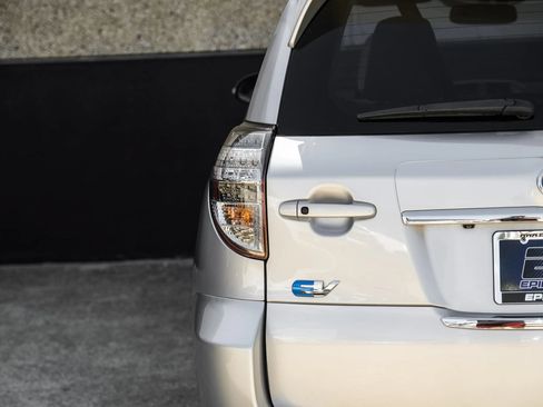 Used 2014 Toyota RAV4 EV FWD image 46