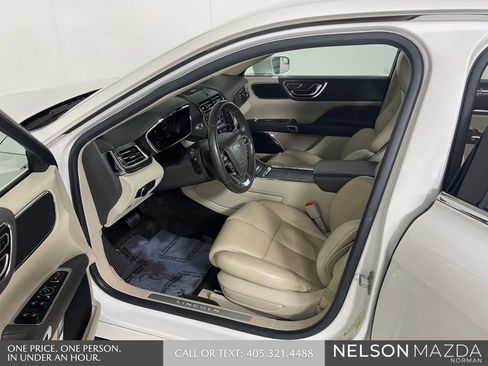 Used 2017 Lincoln Continental Select w/ Technology Package FWD image 12