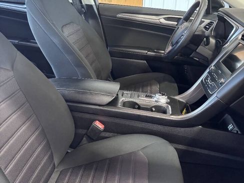 Used 2020 Ford Fusion SE FWD image 6