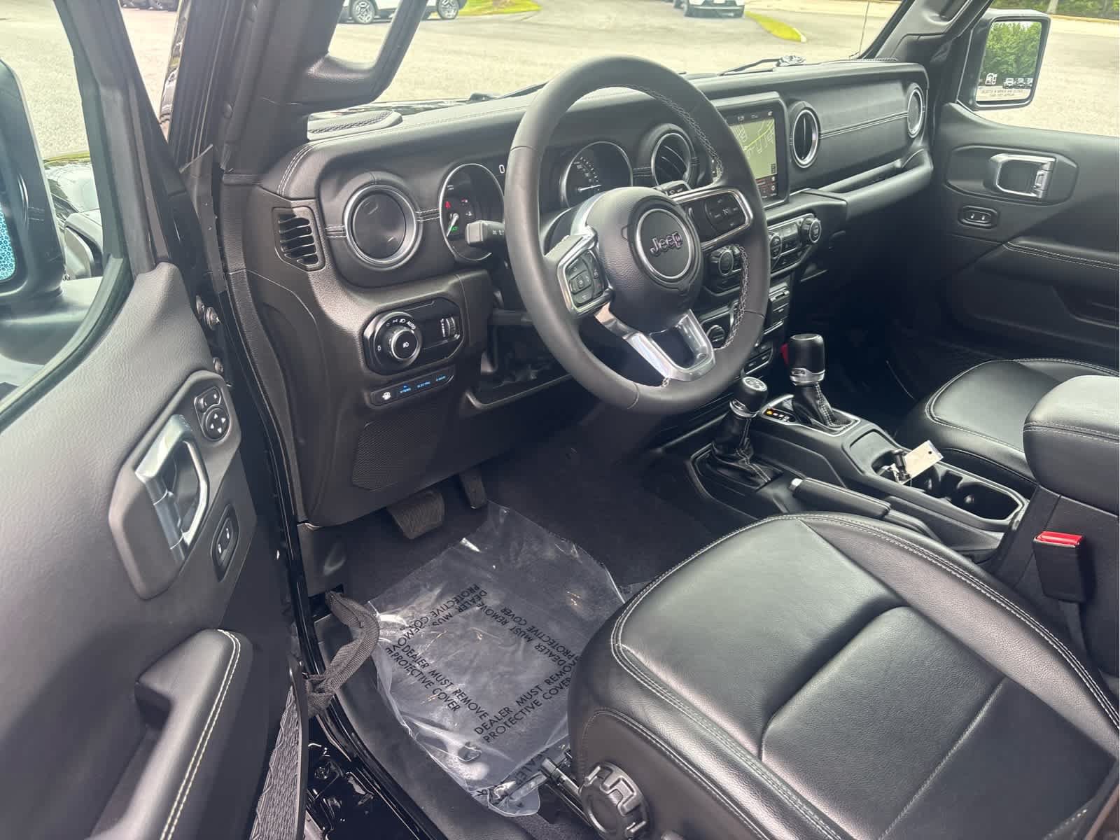 Used 2023 Jeep Wrangler Unlimited Sahara w/ Cold Weather Group AWD/4WD image 8