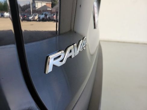 Used 2025 Toyota RAV4 XLE FWD image 9