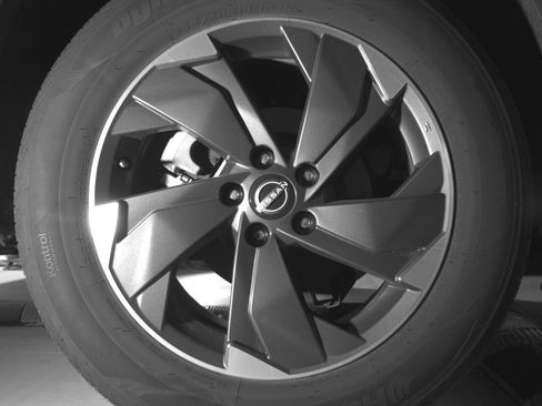 Used 2025 Nissan Rogue SV image 15