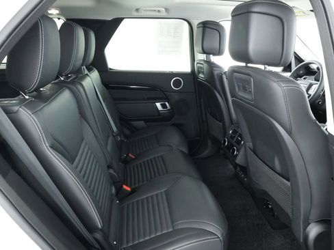 Used 2024 Land Rover Discovery S image 23