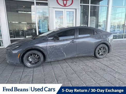 Used 2025 Toyota Prius Plug-In Hybrid image 13