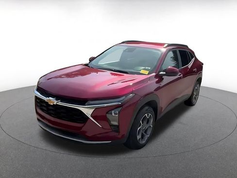 Used 2025 Chevrolet Trax LT FWD image 7