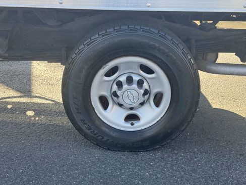 Used 2018 Chevrolet Express 3500 image 18