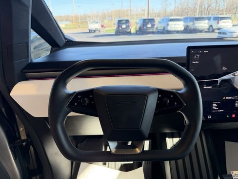 Used 2024 Tesla Cybertruck AWD Crew Cab image 10