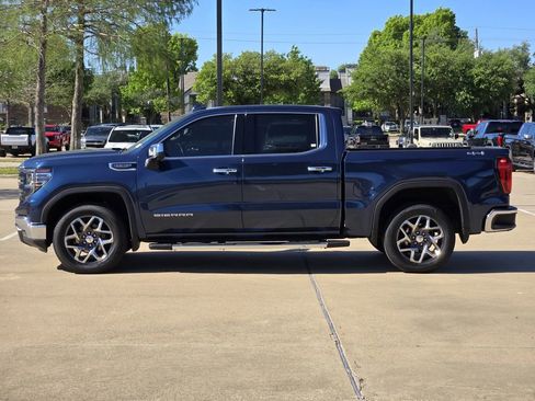 Used 2022 GMC Sierra 1500 SLT w/ SLT Convenience Package image 4