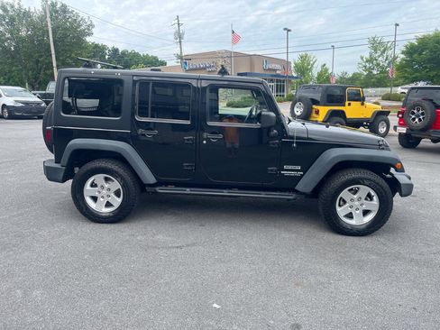 Used 2014 Jeep Wrangler Unlimited Sport w/ Quick Order Package 23S AWD/4WD image 4