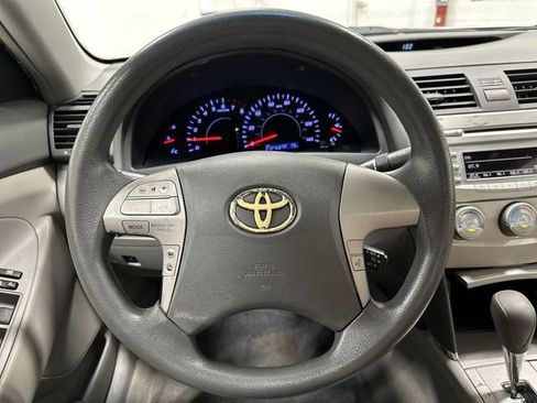 Used 2010 Toyota Camry LE FWD image 16