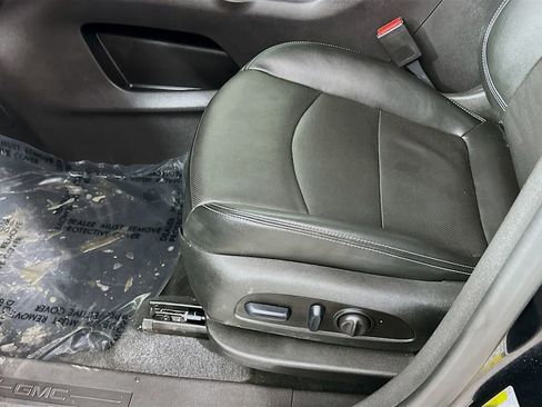 Used 2024 GMC Terrain SLT image 27