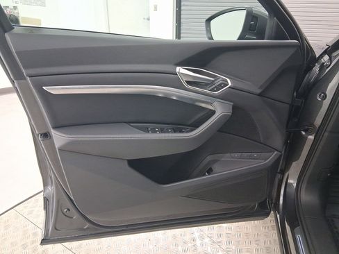Used 2022 Audi e-tron Premium image 20