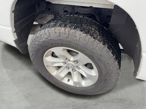 Used 2024 RAM 1500 Laramie AWD/4WD image 9