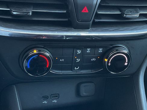 Used 2025 Buick Encore GX Preferred image 33