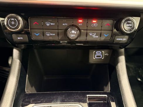 Used 2025 Jeep Compass Limited AWD/4WD image 28