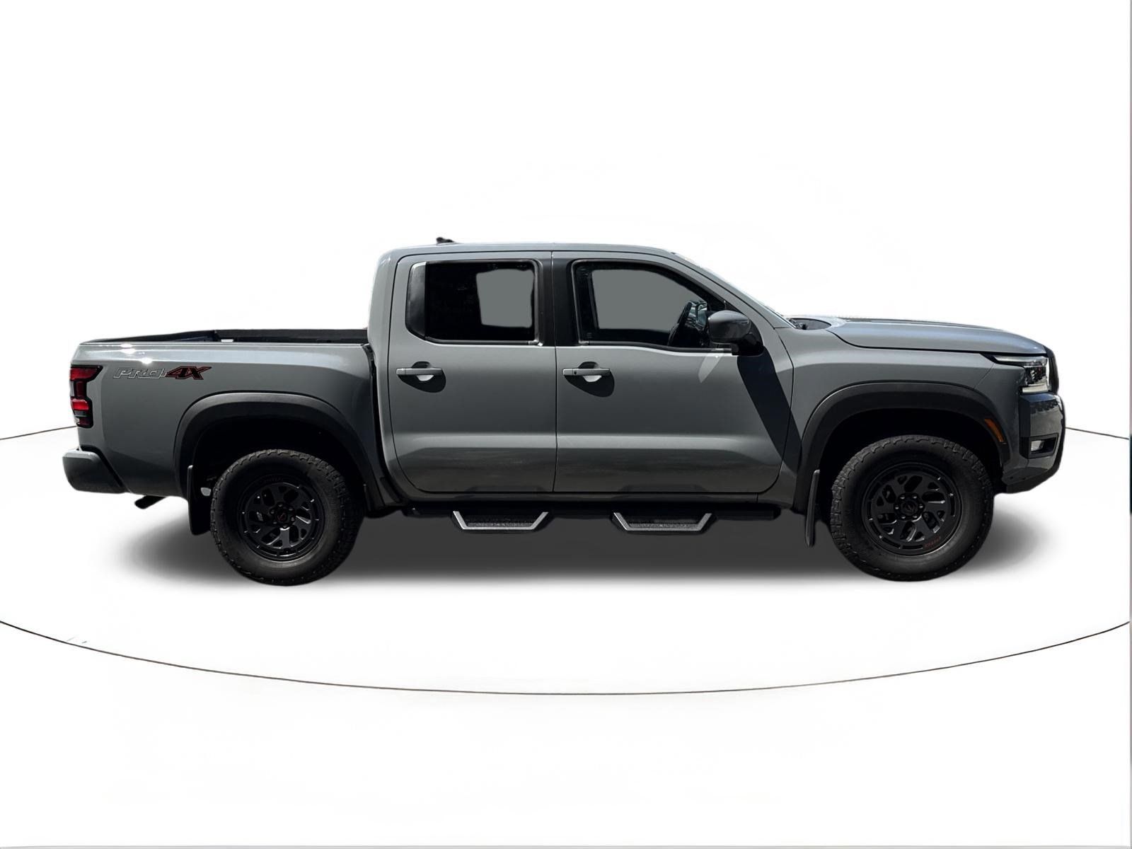 Used 2025 Nissan Frontier PRO-4X AWD/4WD image 2