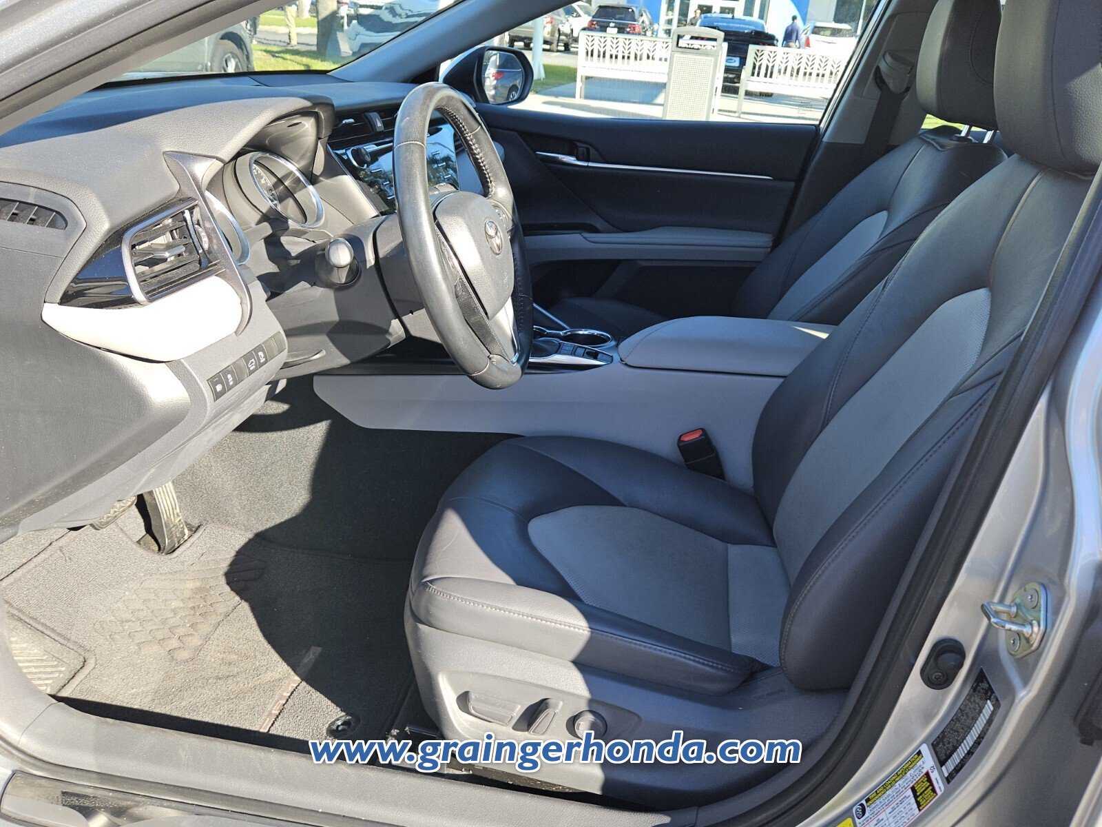 Used 2020 Toyota Camry XLE FWD image 10