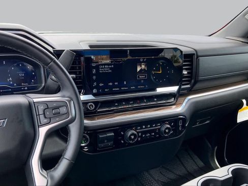 Used 2024 Chevrolet Silverado 1500 RST w/ Rally Edition RWD image 7
