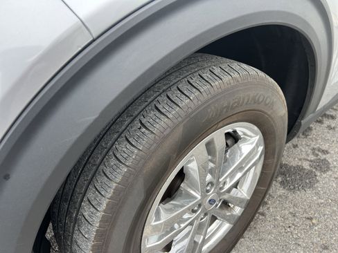 Used 2022 Ford Explorer XLT w/ Equipment Group 202A image 11