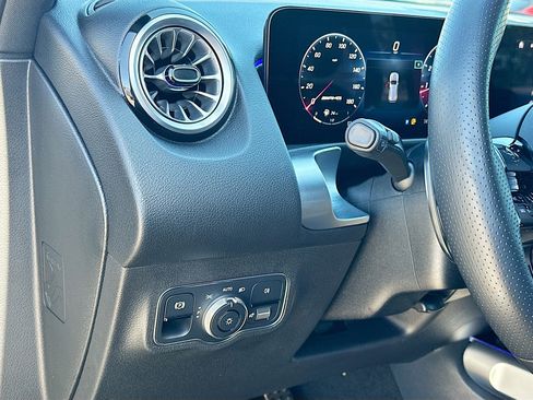 Used 2025 Mercedes-Benz GLB 35 AMG 4MATIC image 10