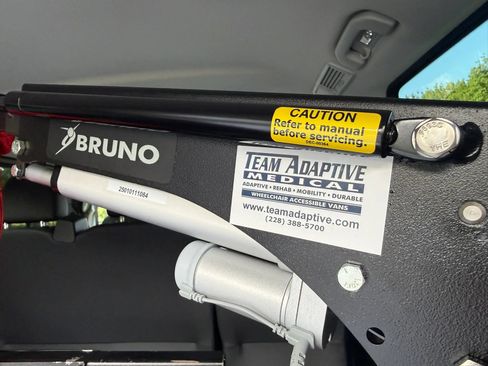 Used 2016 Mercedes-Benz Metris Passenger image 16