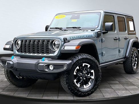 Used 2025 Jeep Wrangler Unlimited Rubicon 4xe image 13
