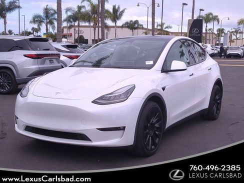 Used 2022 Tesla Model Y Long Range image 1