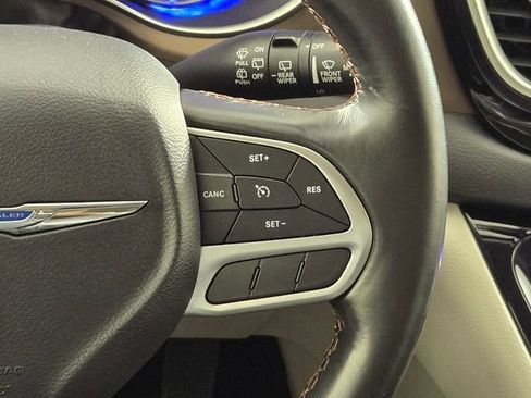 Used 2019 Chrysler Pacifica Touring-L Plus w/ Tire & Wheel Group FWD image 28