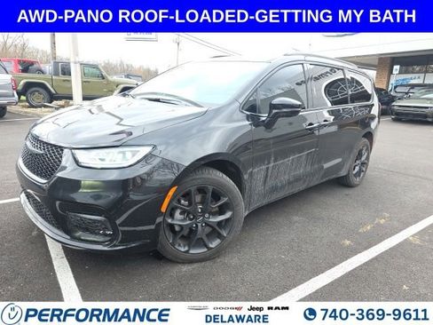Used 2023 Chrysler Pacifica Limited w/ S Appearance Package image 1