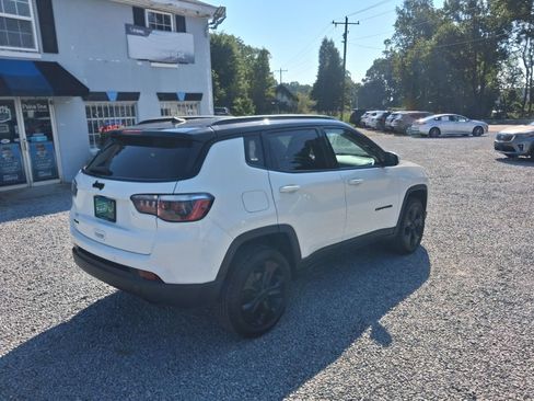 Used 2019 Jeep Compass Latitude AWD/4WD image 2