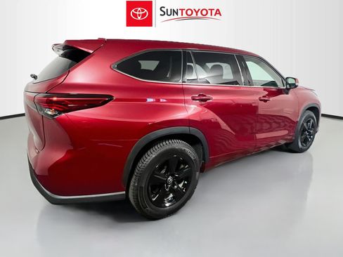 Used 2020 Toyota Highlander LE FWD image 4