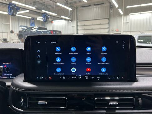 Certified 2025 Lincoln Aviator AWD image 22