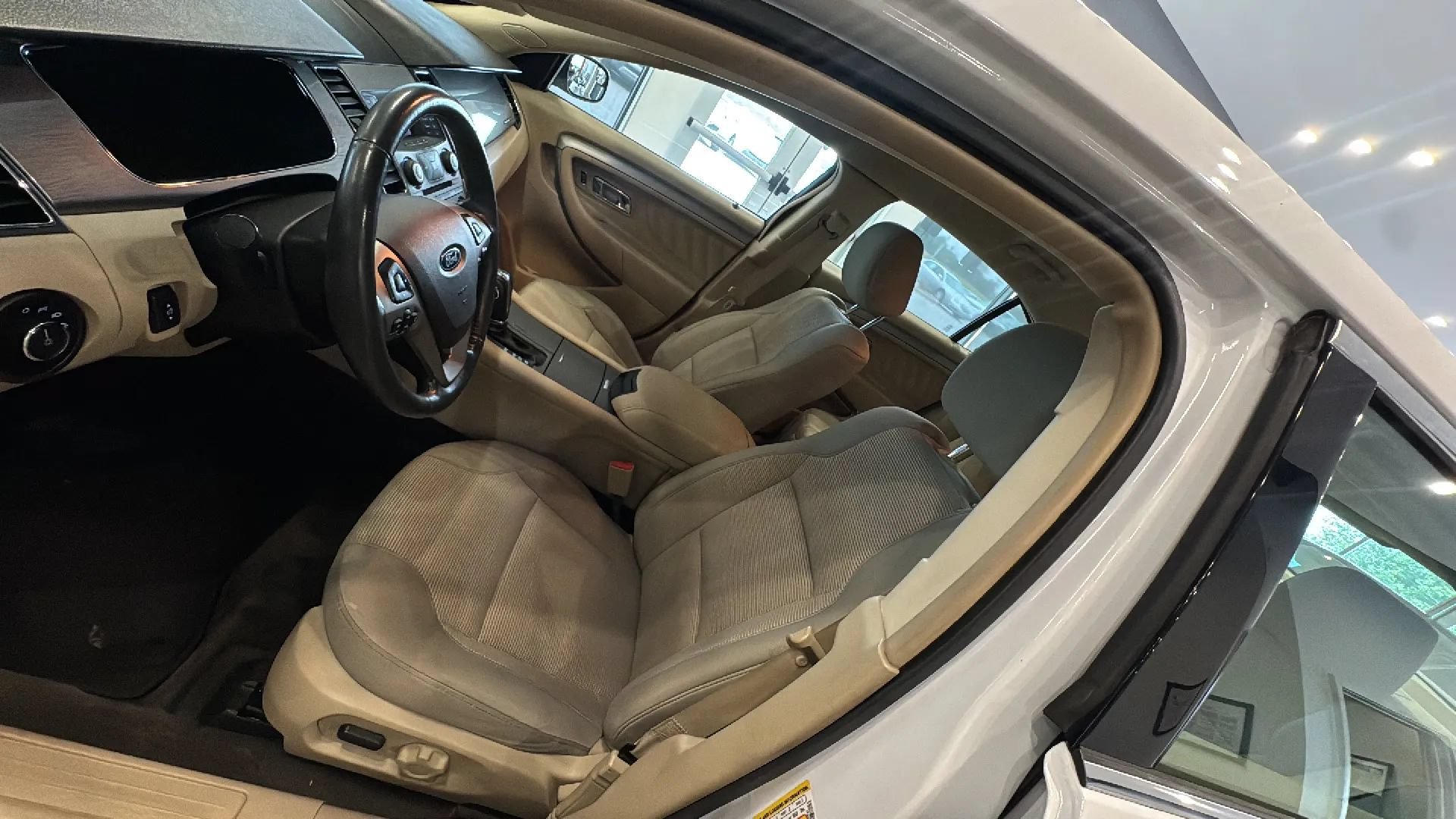 Used 2016 Ford Taurus SEL FWD image 28
