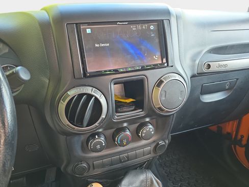 Used 2013 Jeep Wrangler Sport AWD/4WD image 6