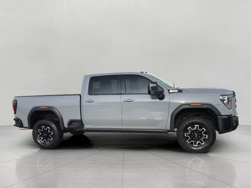 Used 2025 GMC Sierra 2500 AT4X image 9