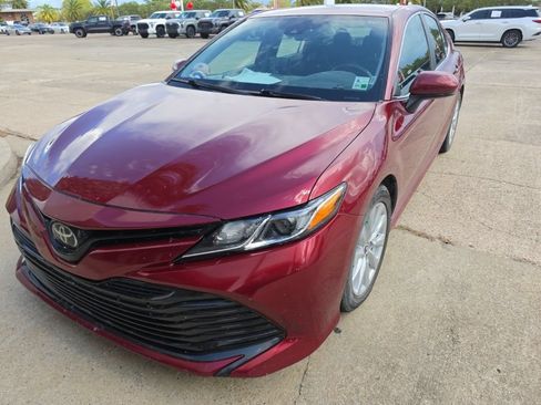 Used 2019 Toyota Camry LE FWD image 3