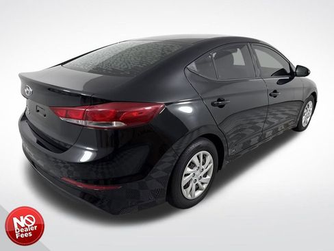 Used 2018 Hyundai Elantra SE image 3