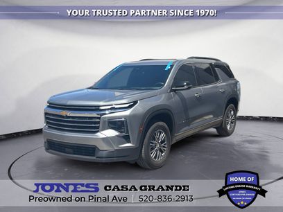 Used 2025 Chevrolet Traverse LT