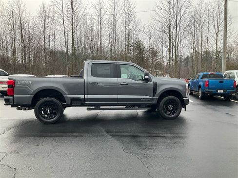New 2026 Ford F250 Lariat w/ Black Appearance Package image 4