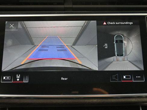 Used 2023 Audi Q8 Premium image 22