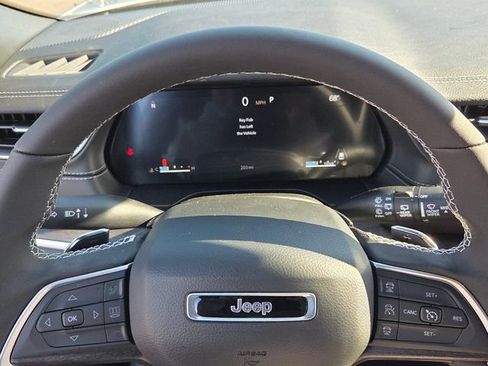 Used 2025 Jeep Grand Cherokee L Limited image 23