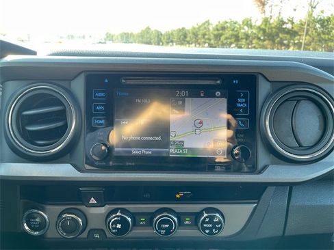 Used 2018 Toyota Tacoma TRD Sport image 23