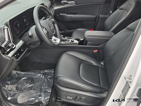 Used 2025 Kia Sportage EX FWD image 10