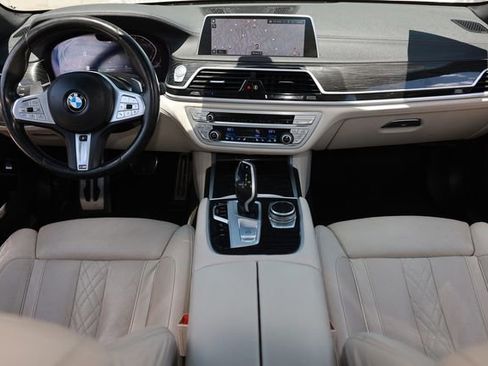 Used 2022 BMW 740i w/ Luxury Rear Seating Package RWD image 24