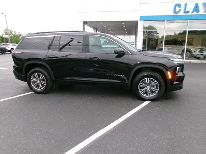 Used 2025 Chevrolet Traverse LT